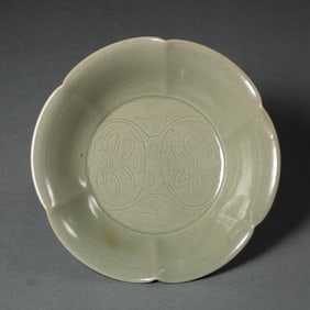 Chinese Tang Dynasty Yue ware celadon flower-shaped plate