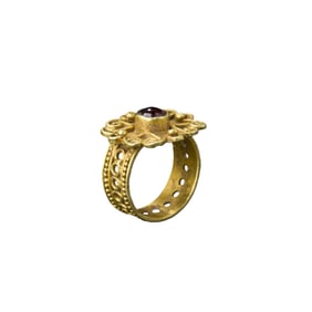 20K Gold Ring from the Roman–Early Medieval Period – Flower Motif with Garnet Gem [Size 9, 9g]
