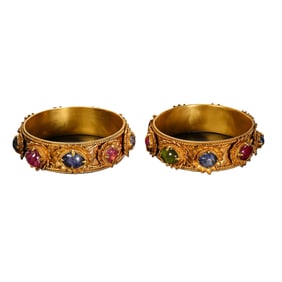 A pair of Chinese Tang Dynasty pure gold bracelets inlaid with gemstones