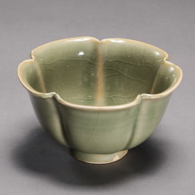A celadon bowl with a flower-shaped rim from the Yaozhou kiln during the late Tang and Five