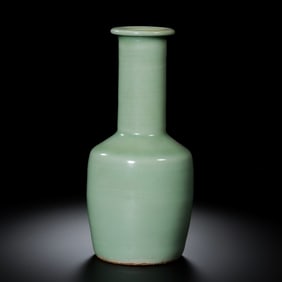 Longquan celadon mallet-shaped bottle from the Southern Song Dynasty in China