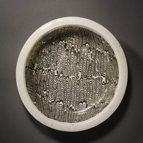 Chinese Tang Dynasty Black and White Twisted Lacquer Folded Rim Plate