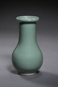 celadon alcohol bottle from Longquan kiln in the Southern Song Dynasty, China