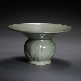 A celadon spittoon with carved lotus petal patterns from the Yaozhou kiln during the late Tang and