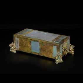 Gilded pillow inlaid with agate from the Han Dynasty in China