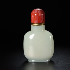 Chinese Qing Dynasty Hetian white jade snuff bottle