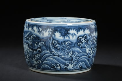 Blue and white porcelain cricket jar with sea creature design from the Xuande period of the Ming