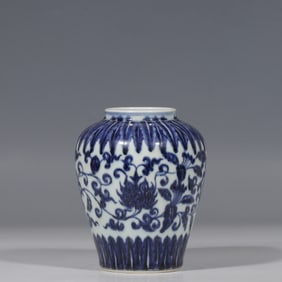 Blue and white porcelain jar with floral design from the Xuande period of the Ming Dynasty, China