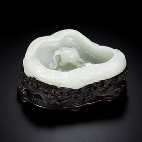 Chinese Qing Dynasty Hetian white jade water basin