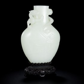 Chinese Qing Dynasty Hetian white jade dragon-patterned bottle