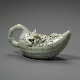 Southern Song Dynasty Chinese Hutian Kiln Celadon Ice Crackle Pattern Appliqué Melon Ribbon Ewer