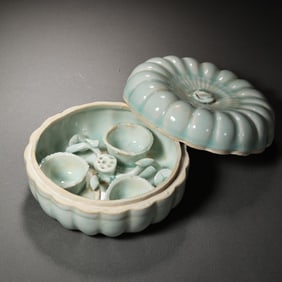 Southern Song Dynasty Chinese Hutian Kiln Celadon Melon-Shaped Covered Box
