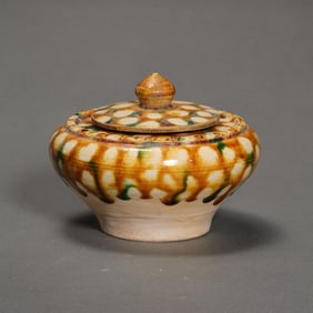 Chinese Tang Dynasty tricolor covered jar