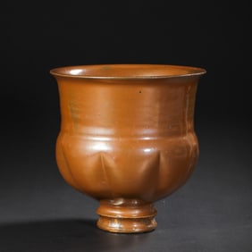A red-glazed melon-shaped spittoon from the Yaozhou kiln of the Northern Song Dynasty, China