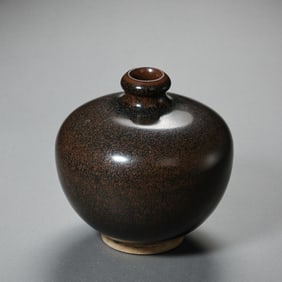 A Cizhou ware bottle with iron rust spots from the Northern Song Dynasty, China