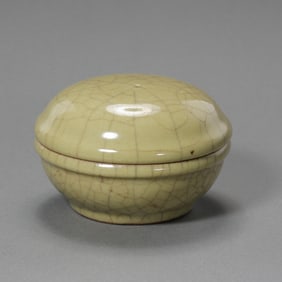 Chinese Song Dynasty Ge ware beige glaze crackle pattern lid box