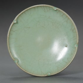 Southern Song Dynasty Longquan celadon flower-shaped plate