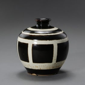 Black and white glazed bottle from Cizhou ware in the Northern Song Dynasty, China