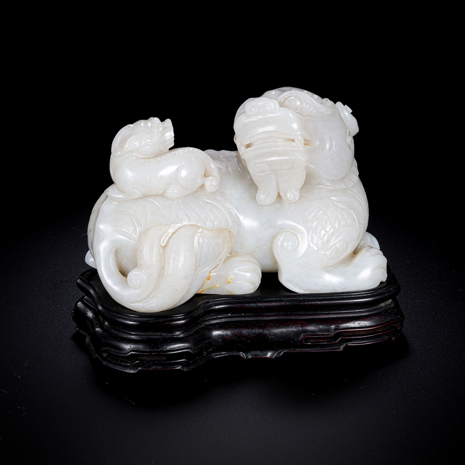 Chinese Qing Dynasty Hetian white jade mother and child auspicious beast ornament (1 of 7)