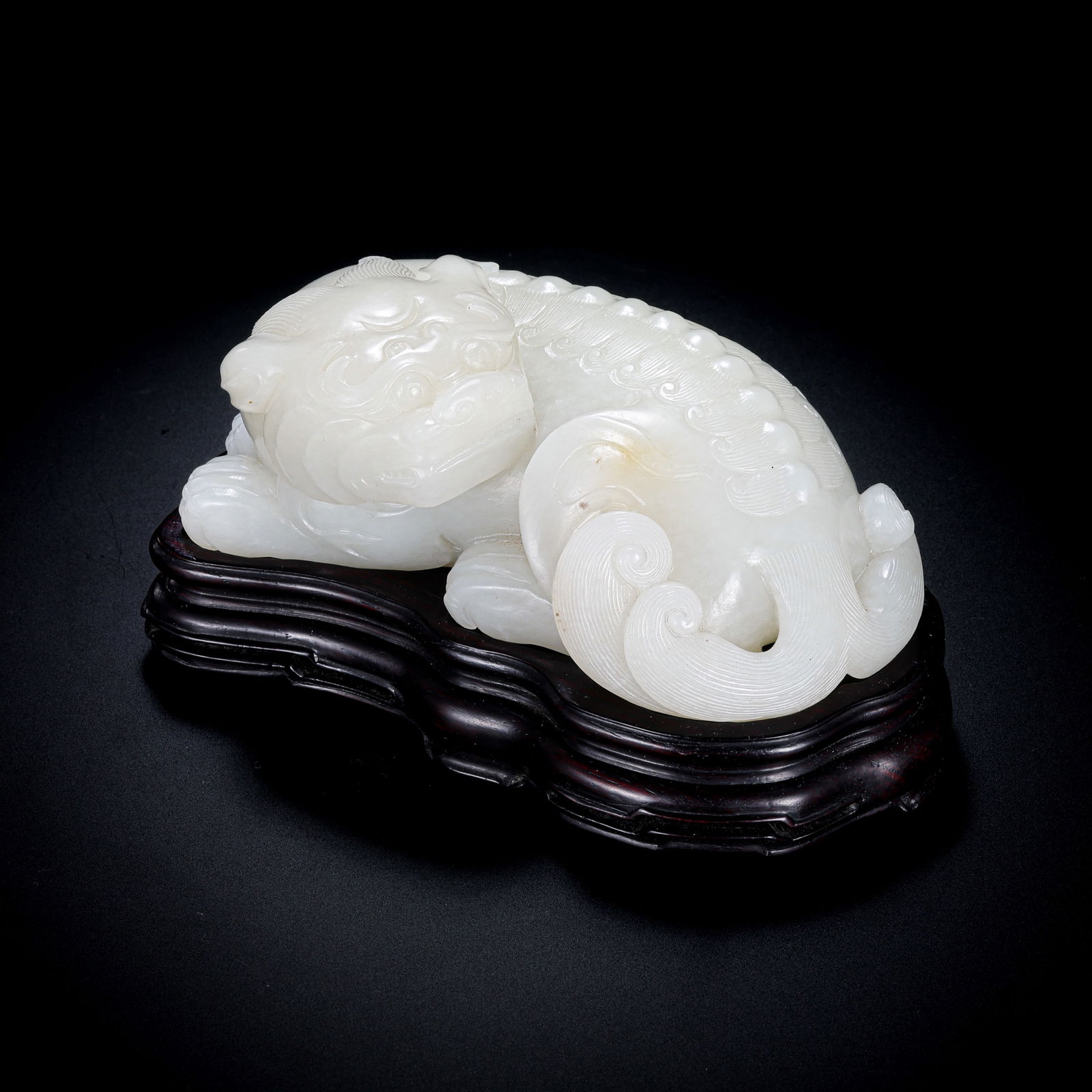 Chinese Qing Dynasty Hetian white jade auspicious beast ornament (1 of 9)