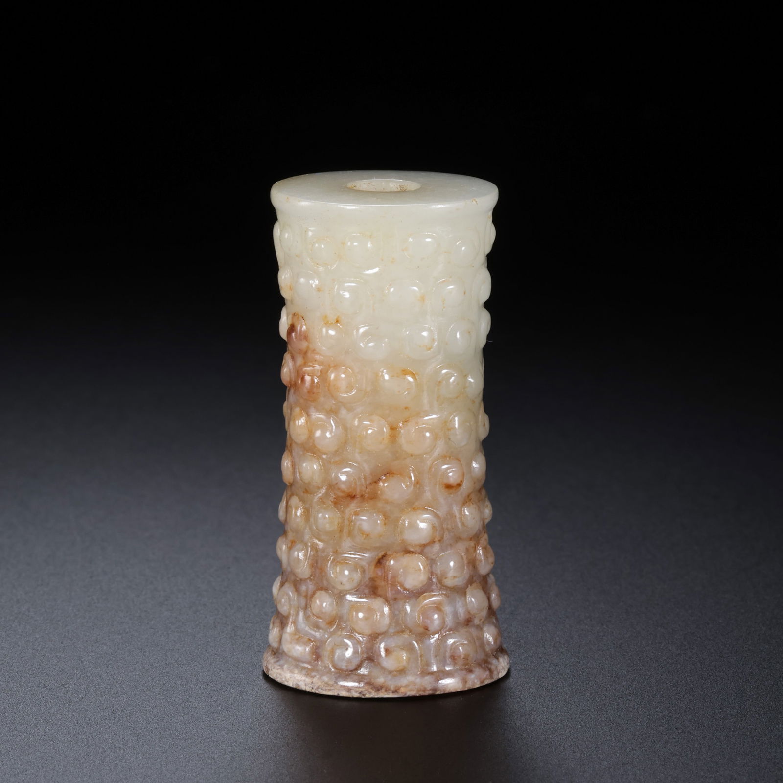 Jade pendant with cloud pattern from the Warring States period of China: L. 4.8 cm. Weight. 47 gram.