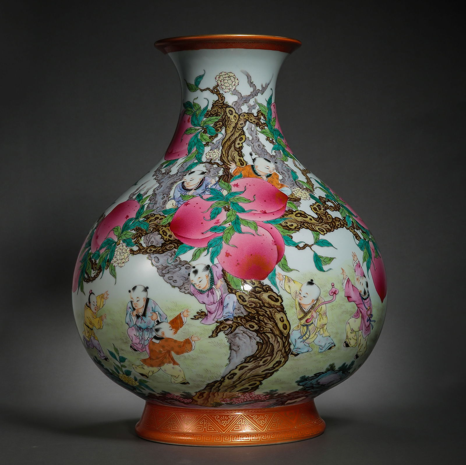 Chinese famille rose vase with peach design from the Qianlong period of the Qing Dynasty (1 of 9)