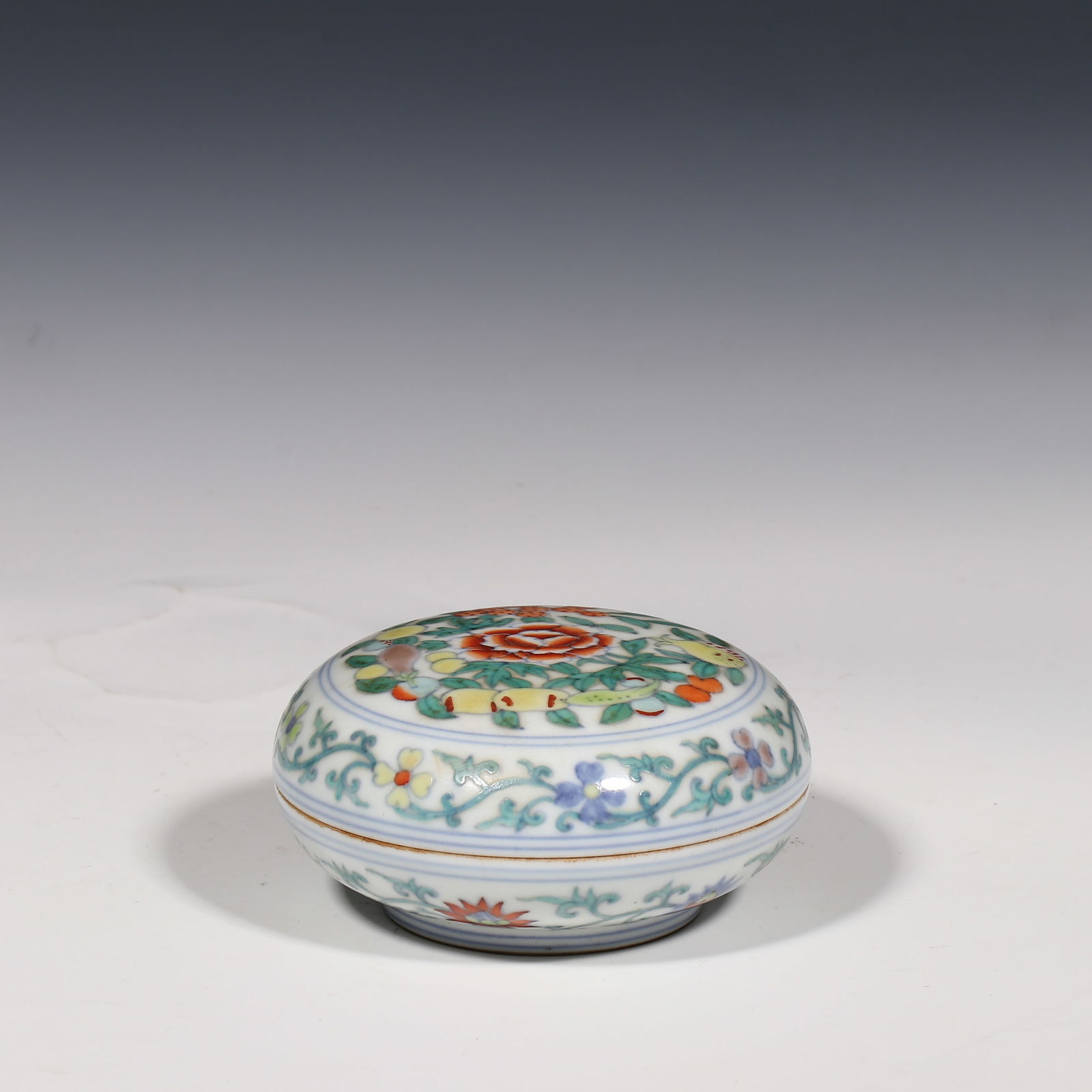 Doucai covered box from the Chenghua period of the Ming Dynasty, China (1 of 9)
