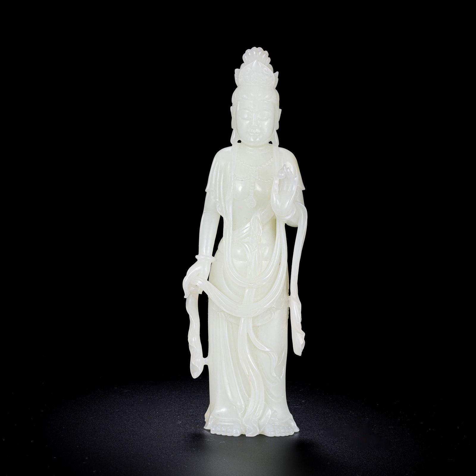 Standing Guanyin statue made of Hetian white jade from the Qing Dynasty, China: H. 22.5 cm. W. 7 cm. Weight. 638.5 gram.
