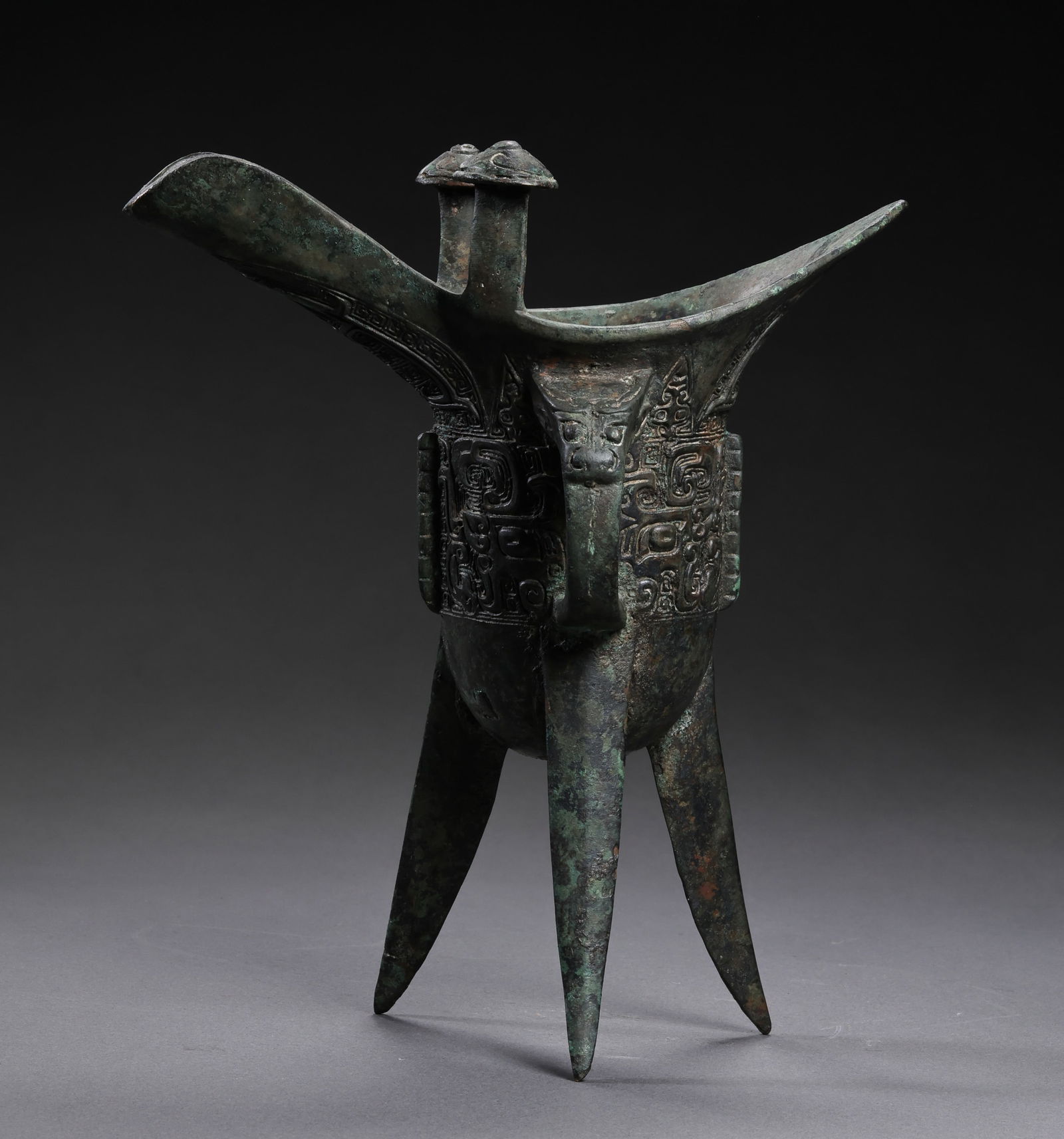 Chinese Shang and Zhou Dynasty bronze vessel with animal mask design (1 of 10)