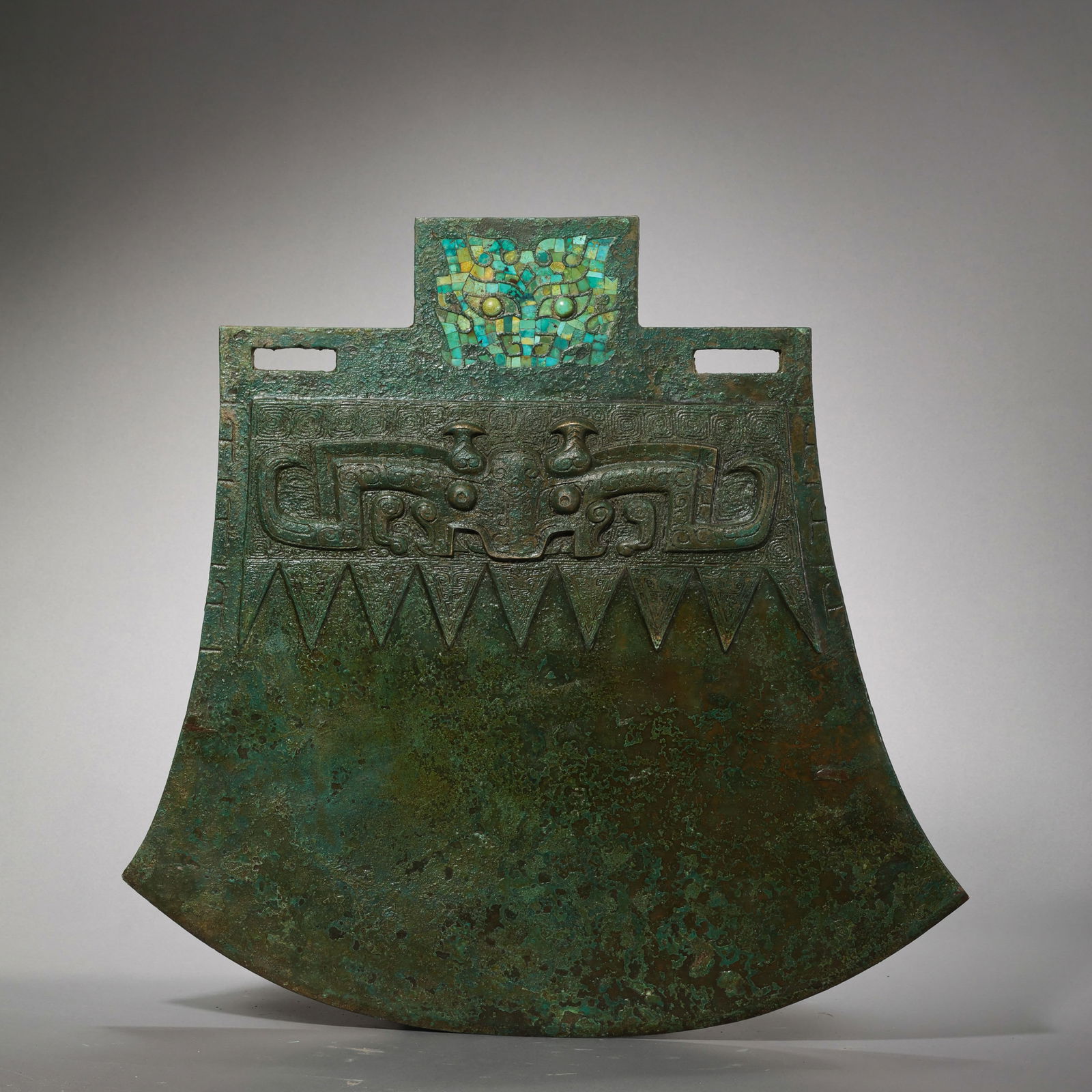 Bronze artifacts with animal mask motifs from the Shang and Zhou dynasties in China (1 of 7)