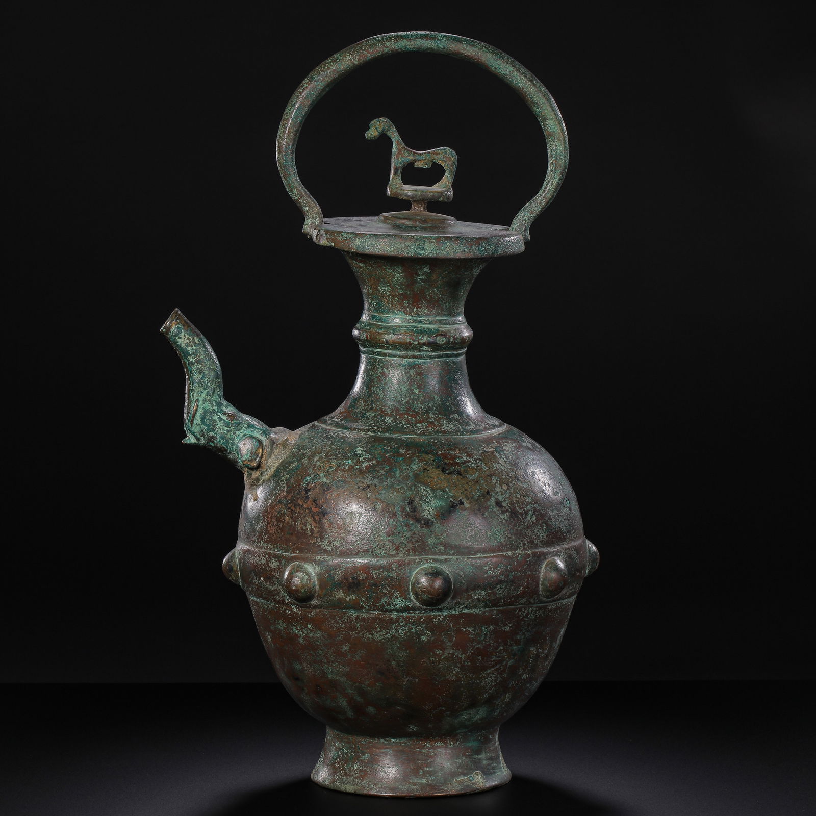 Bronze ewer with handle from the Shang and Zhou Dynasties in China (1 of 8)