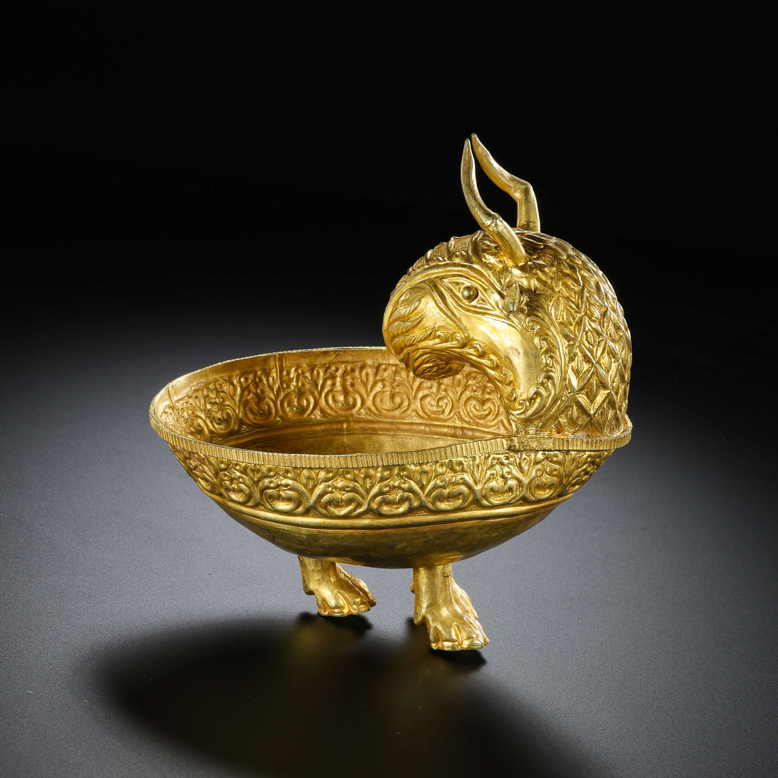 Ancient Persian Culture Pure Gold Ram Head Cup: H. 10.6 cm. W. 11.5 cm. Weight. 85.8 gram.