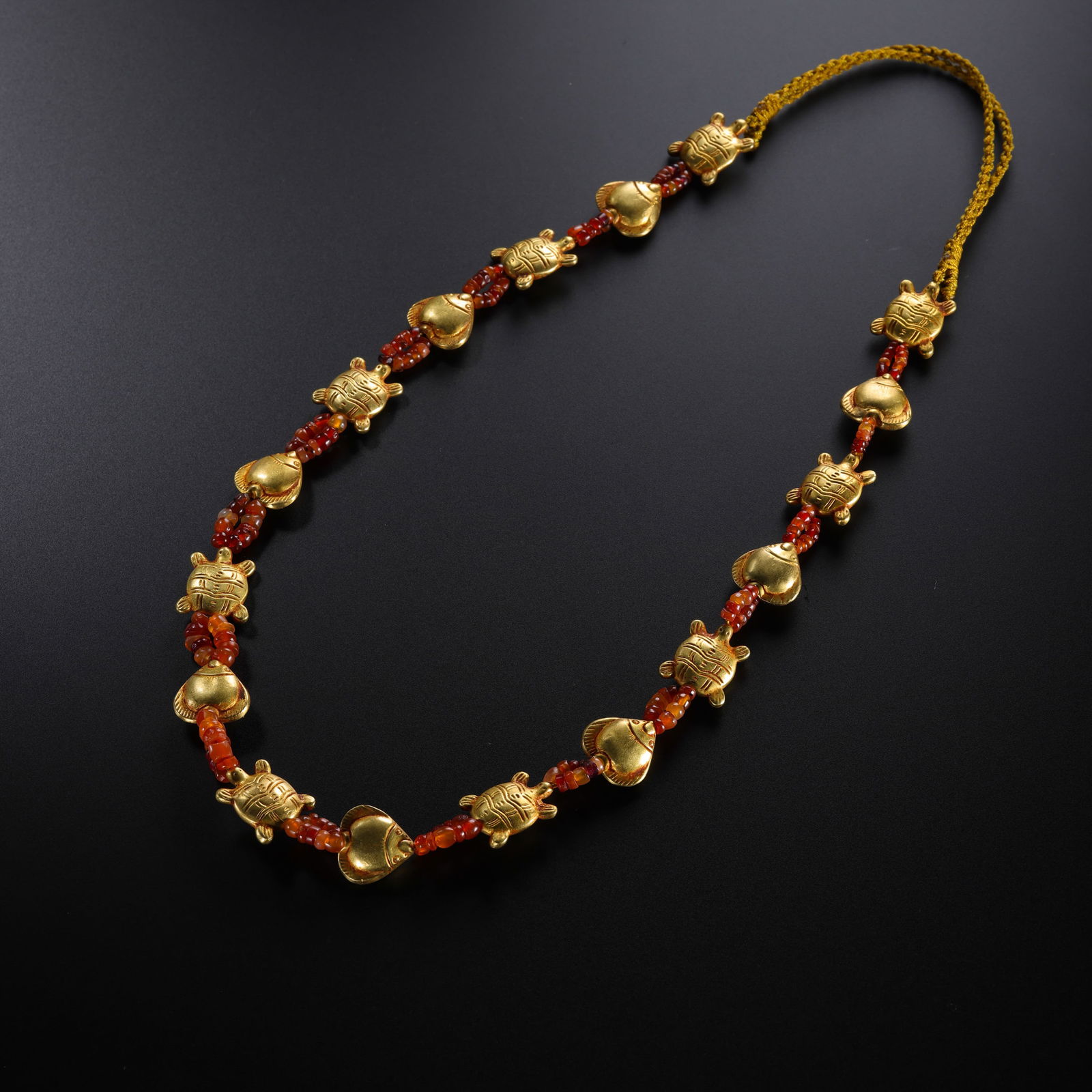 Pure gold necklace from the Qing Dynasty in China (1 of 11)