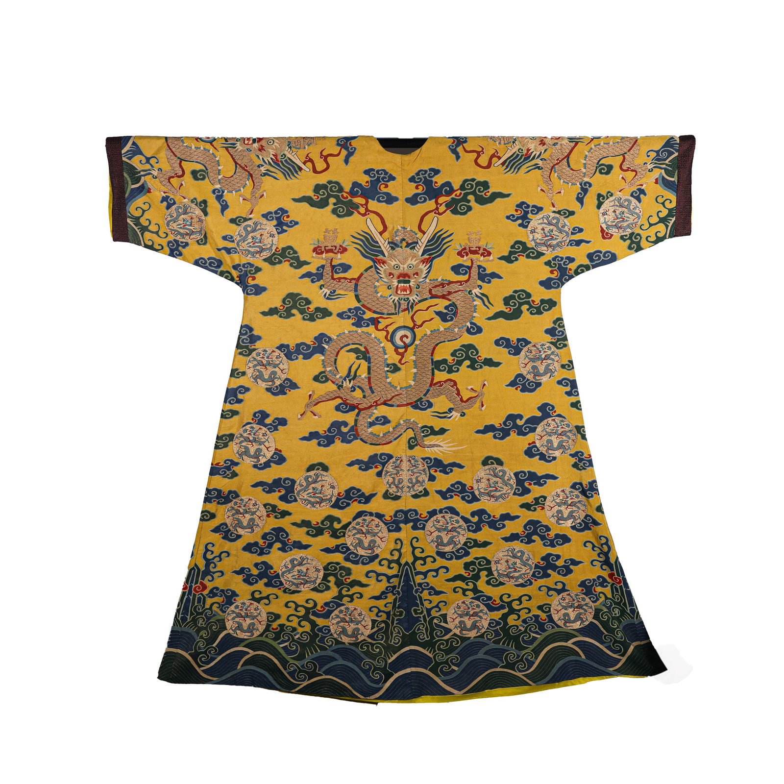 Dragon Robe of the Qing Dynasty in China: L. 141 cm. W. 194 gram.