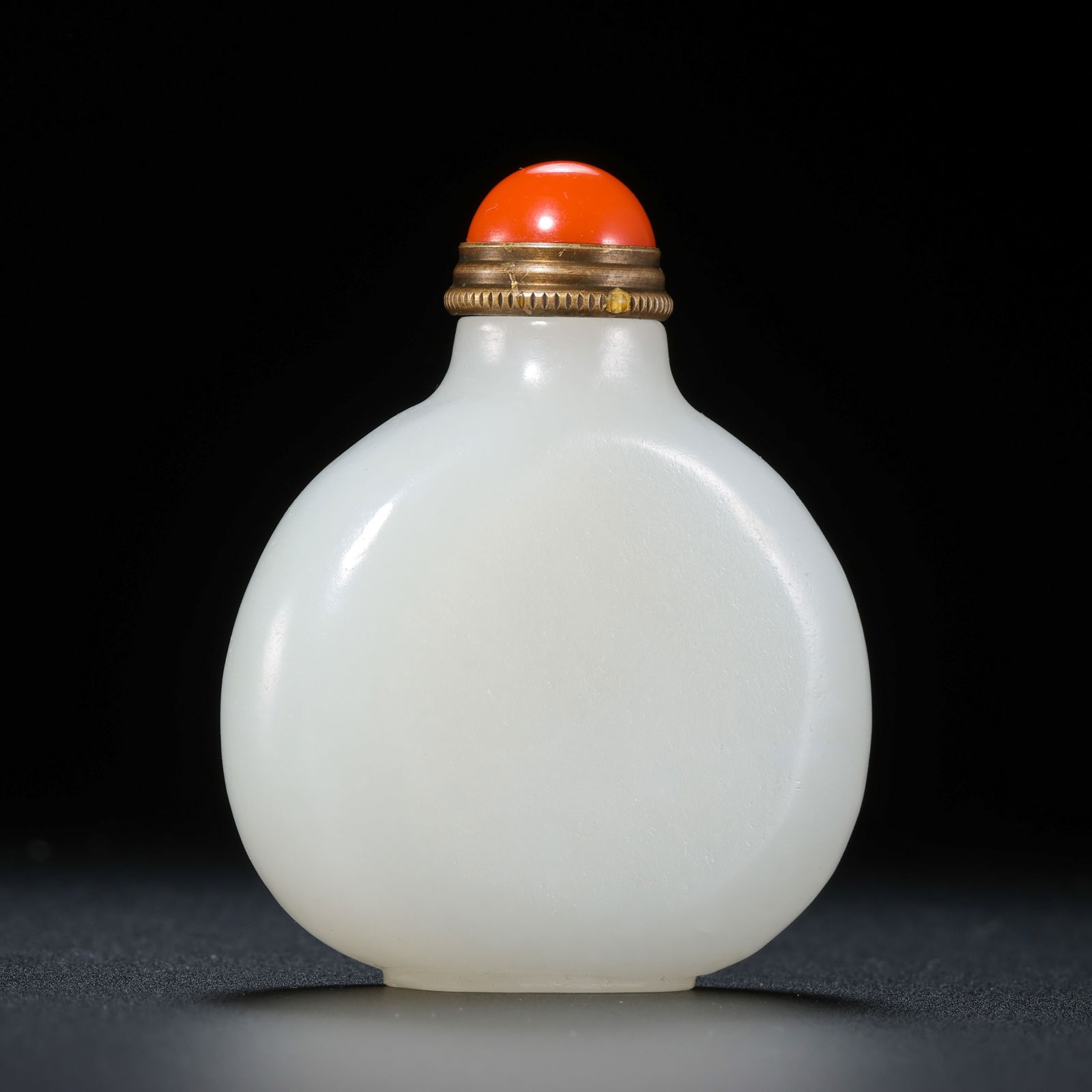 Chinese Qing Dynasty Hetian white jade snuff bottle (1 of 7)