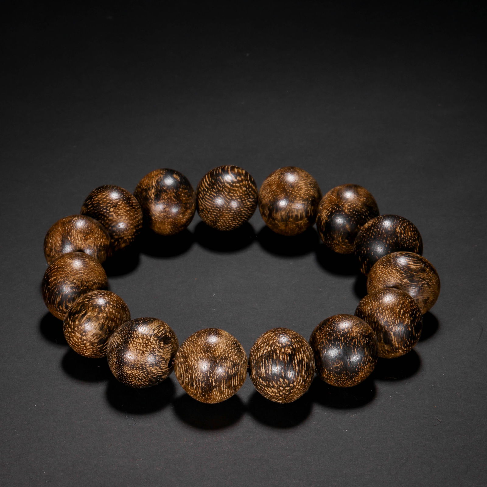 Chinese Qing Dynasty Agarwood Bracelet: Diam. 1.8 cm. Weight. 33 gram.