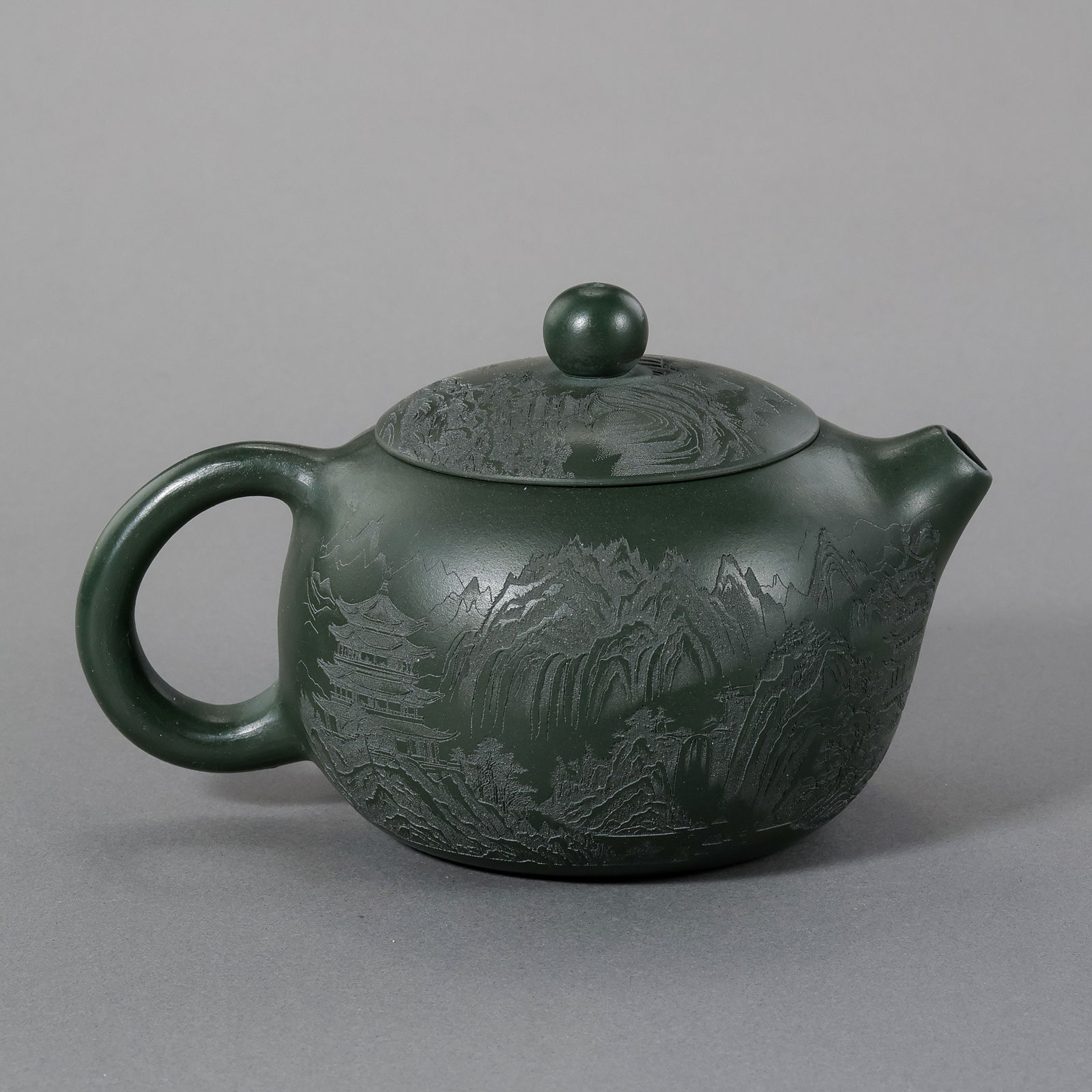 Zisha teapots by famous figures in ancient China: H. 8.4 cm. L. 13.5 cm.
