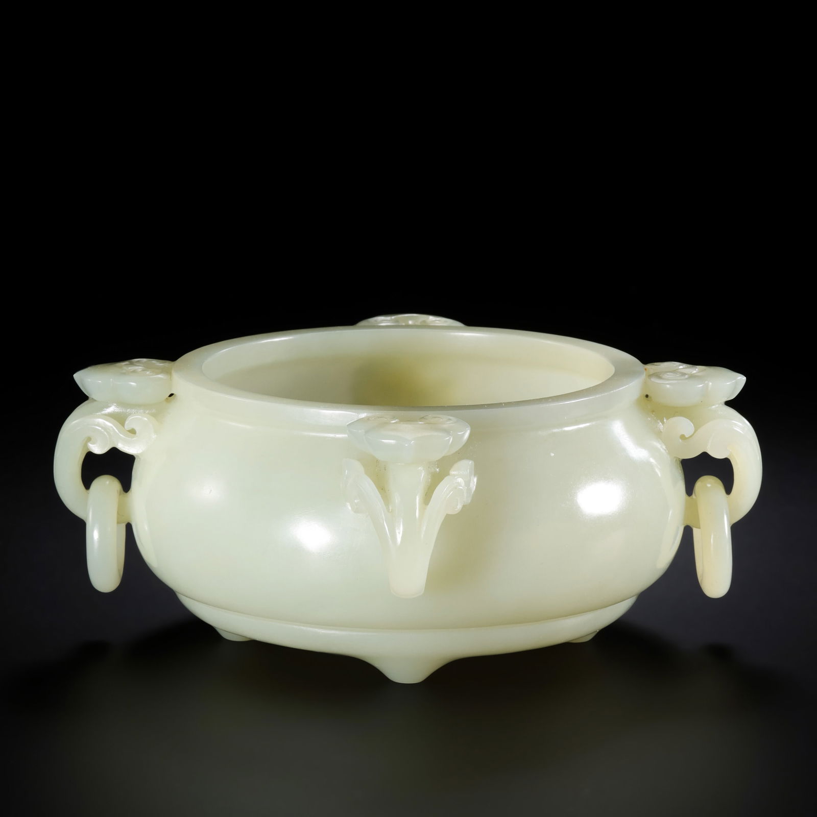 Mid-Qing Dynasty Hetian white jade ring-ear water basin: H. 16 cm. H. 6.5 cm. Weight. 420 gram.