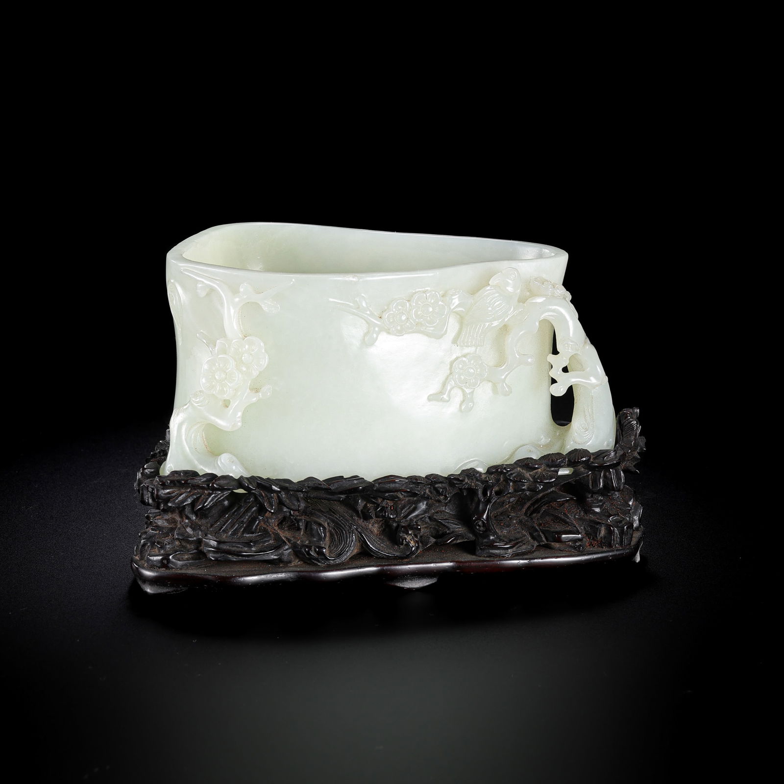 Chinese Qing Dynasty Hetian white jade water basin (1 of 8)