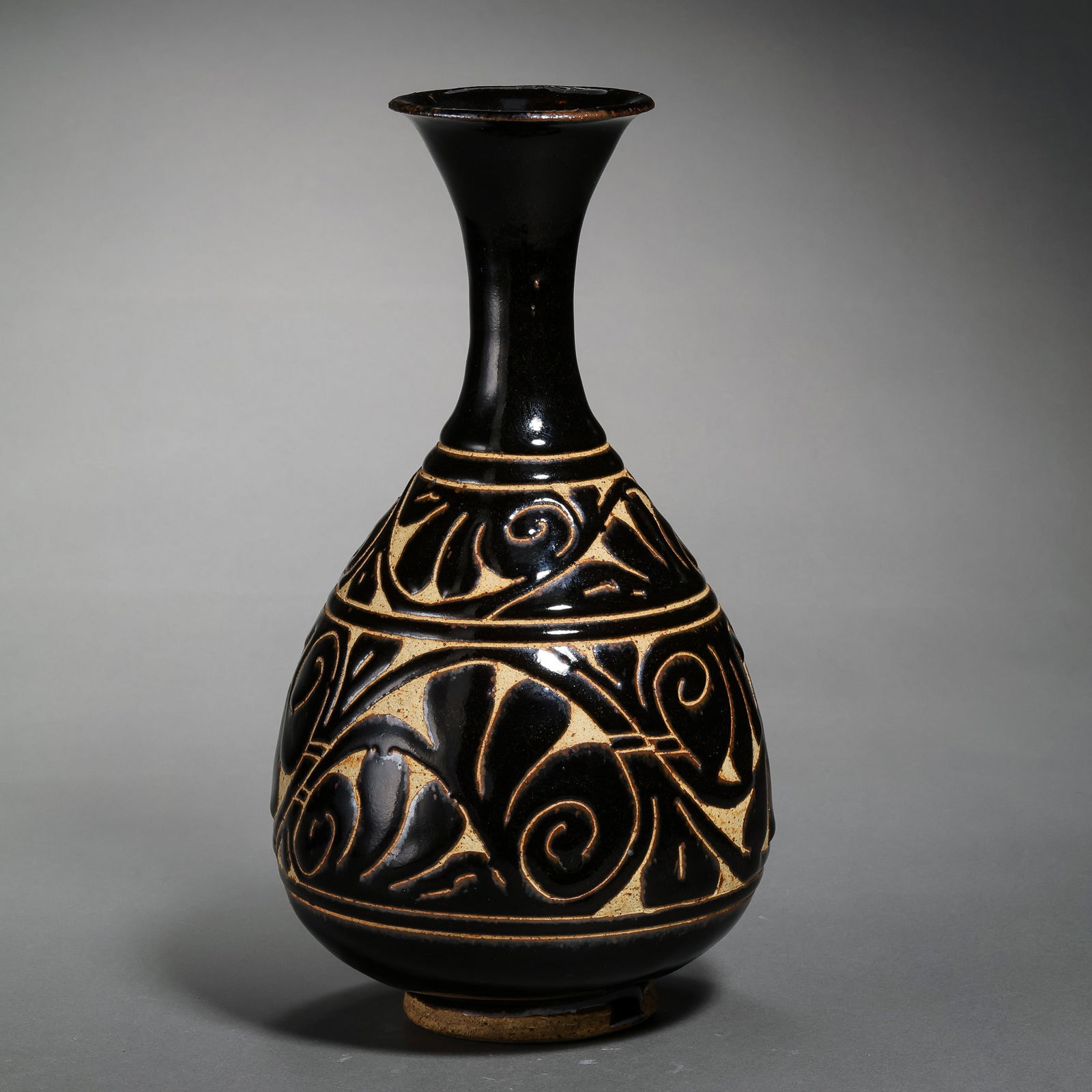 Northern Song Dynasty Cizhou ware black-glazed Yuhuchun vase with carved floral patterns (1 of 9)