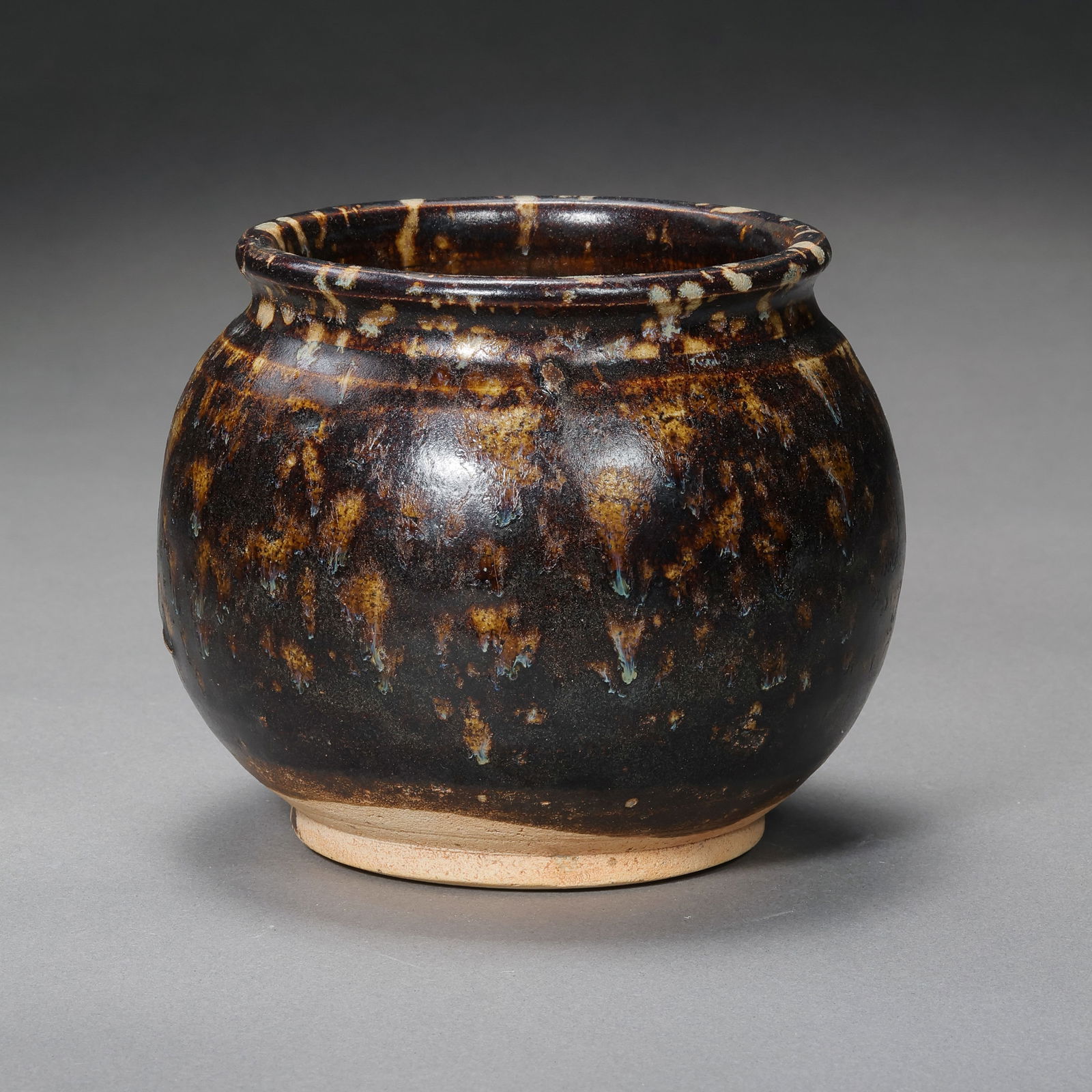Tortoiseshell-glazed lipped jar from the Jizhou kiln of the Southern Song Dynasty, China: H. 10.3 cm.