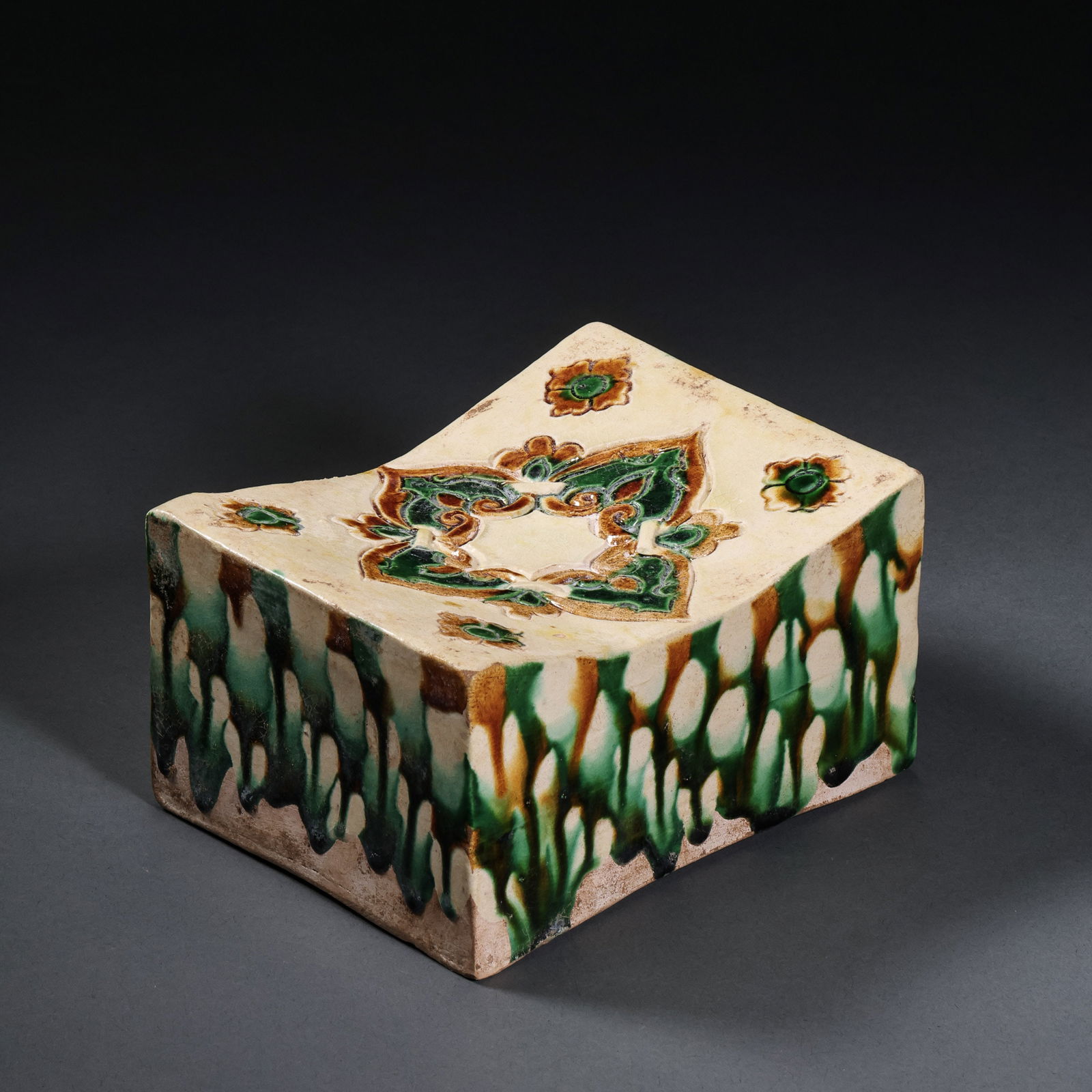 Chinese Tang Dynasty tricolor pillow (1 of 9)