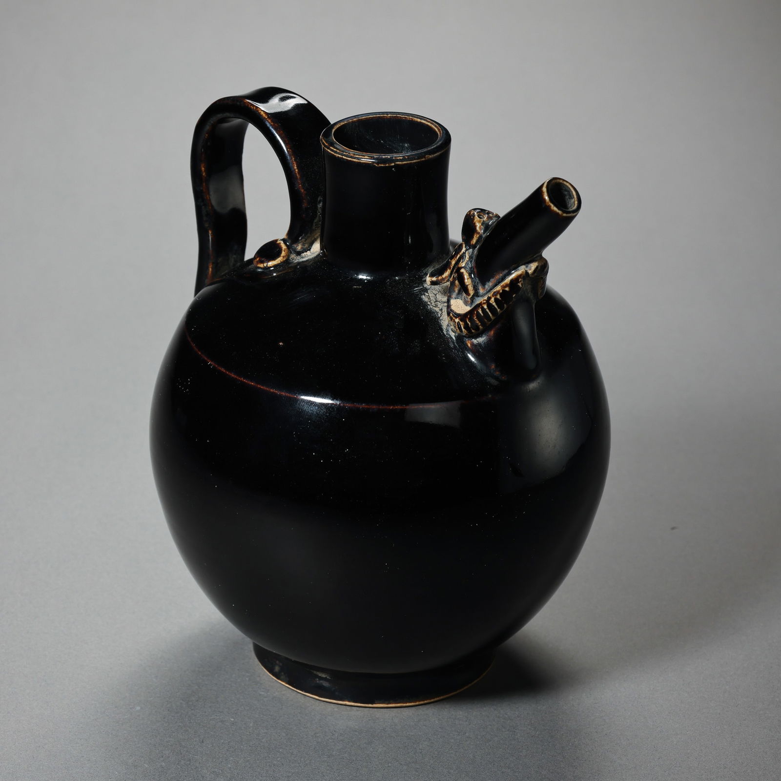 Northern Song Dynasty Ding Kiln Black Glazed Ewer (1 of 8)