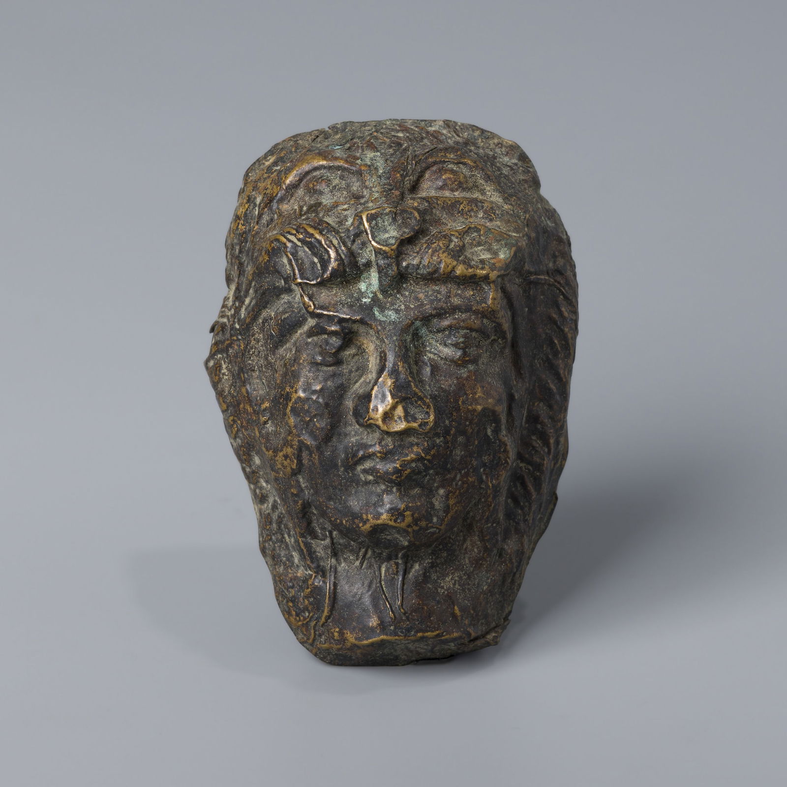 West Asian portraits: H. 7.9 cm. W. 5.4 cm. Weight. 11 gram.