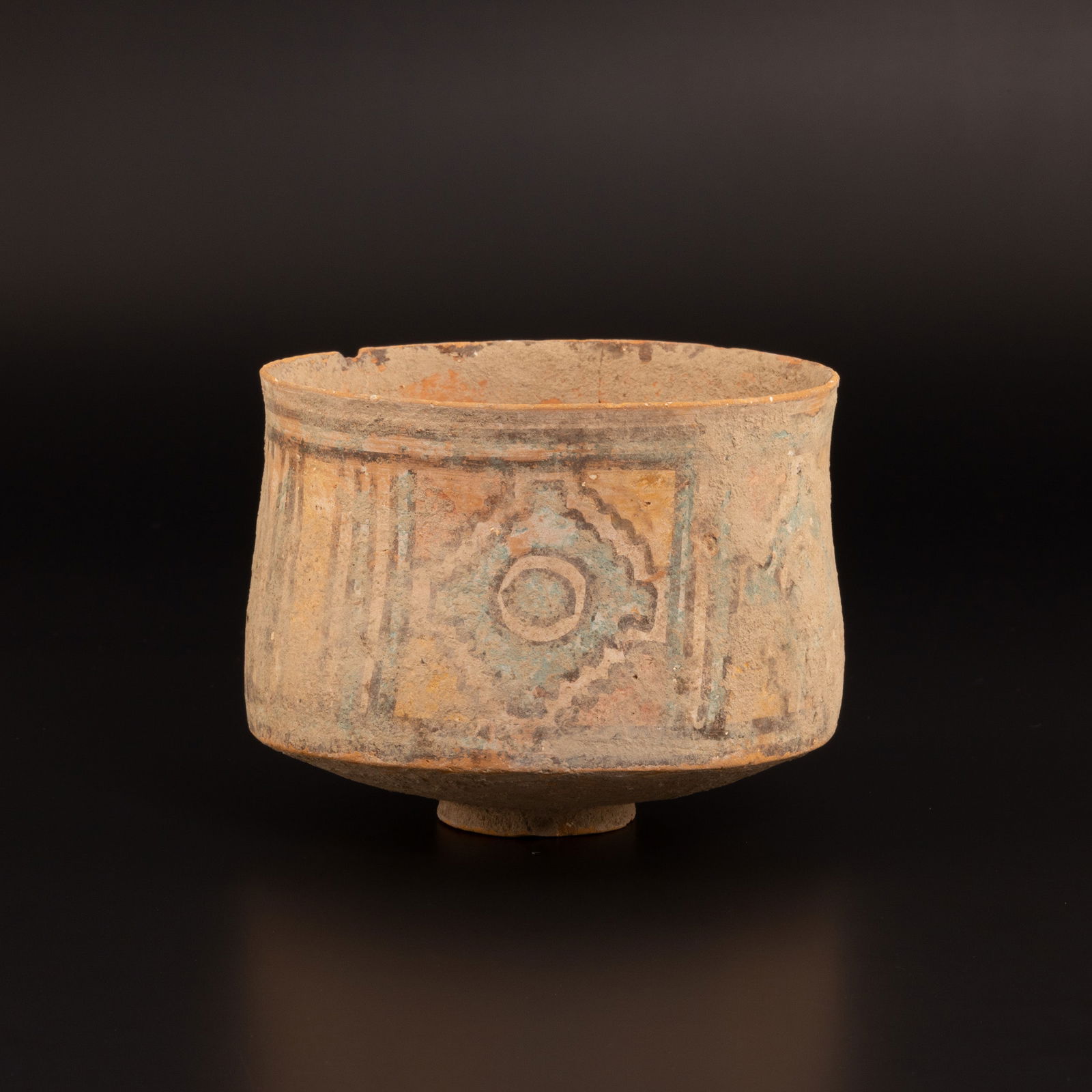 Earthenware jar: H. 6.6 cm. Diam. 8.5 cm. Weight. 86 gram.