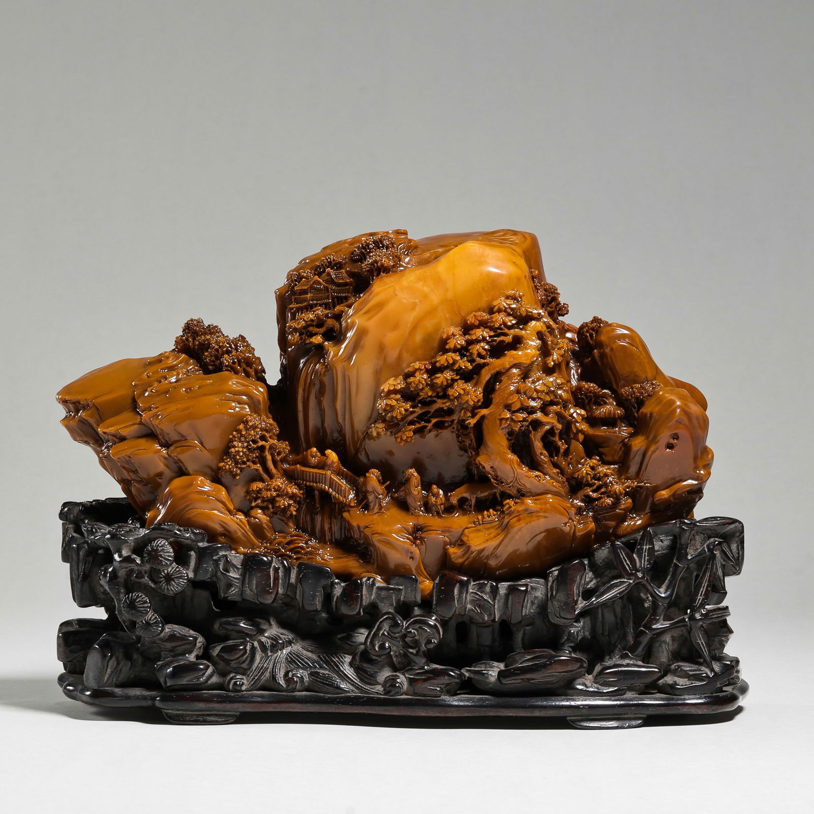 Chinese Qing Dynasty Tianhuang Mountain-Shaped Ornament: H. 17 cm. L. 21 cm. Weight. 2239 gram.