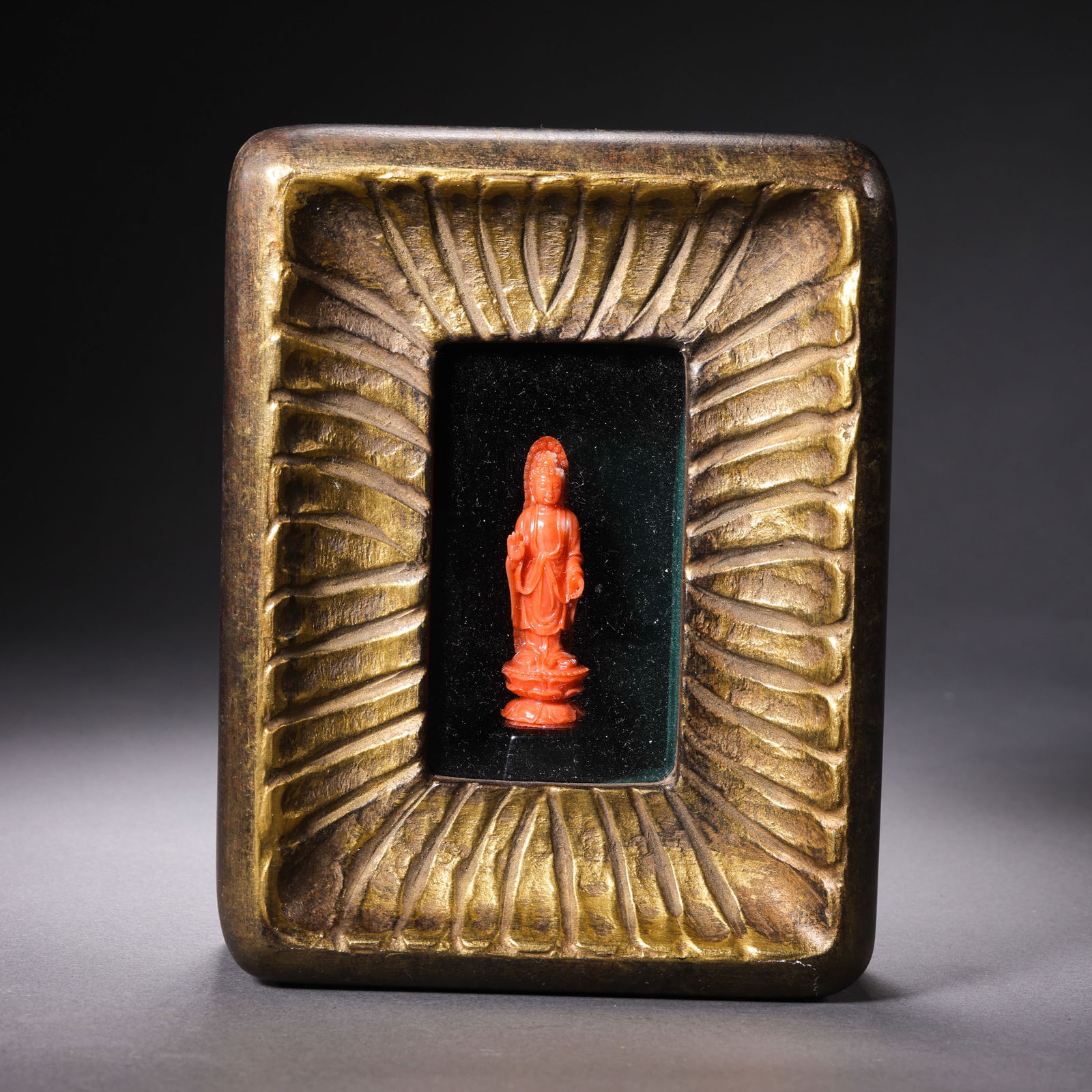 Chinese Qing Dynasty Coral Buddha: L. 13.6 cm. W. 10.5 cm. L. 4.6 cm.