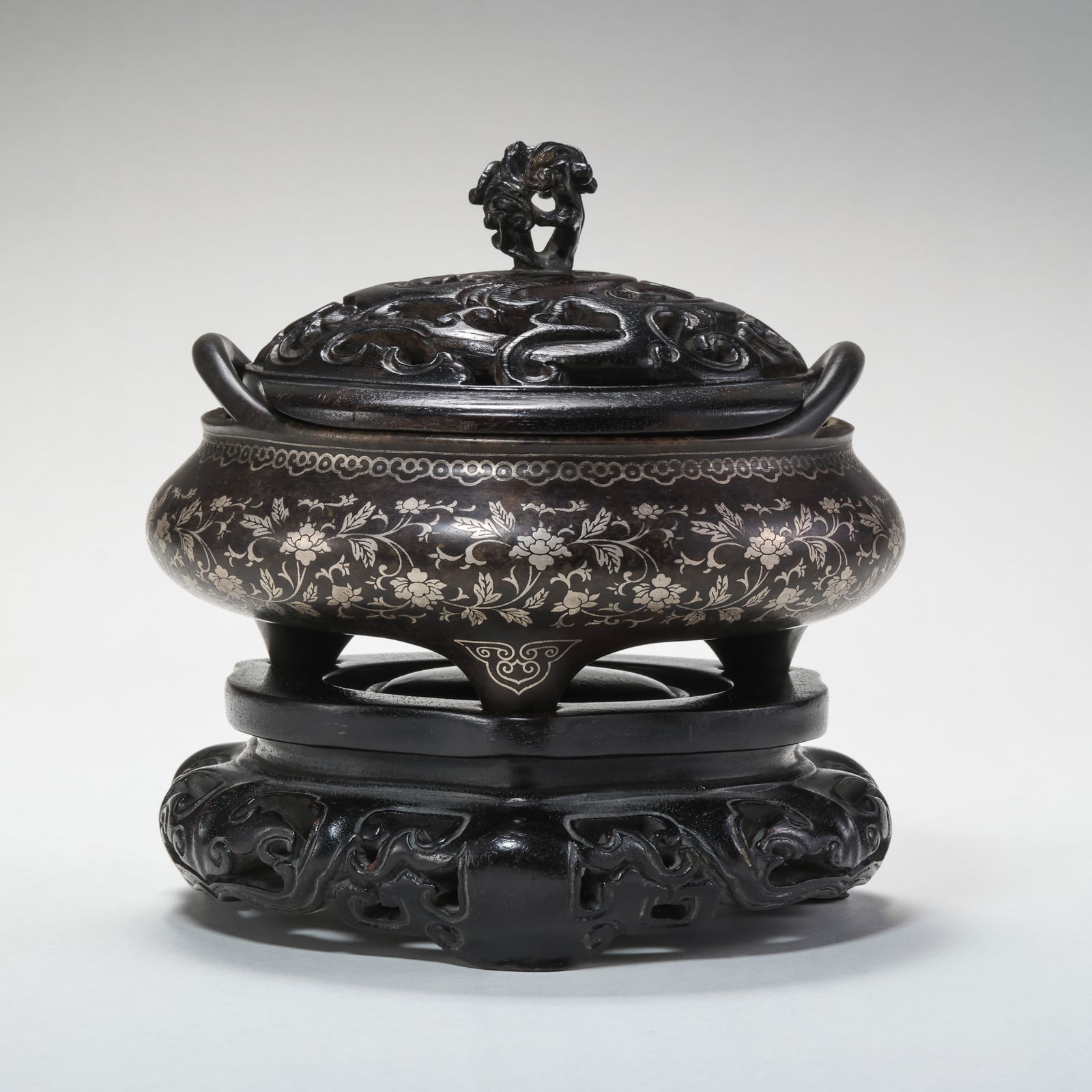 Chinese Qing Dynasty Double-eared Tripod Incense Burner: /