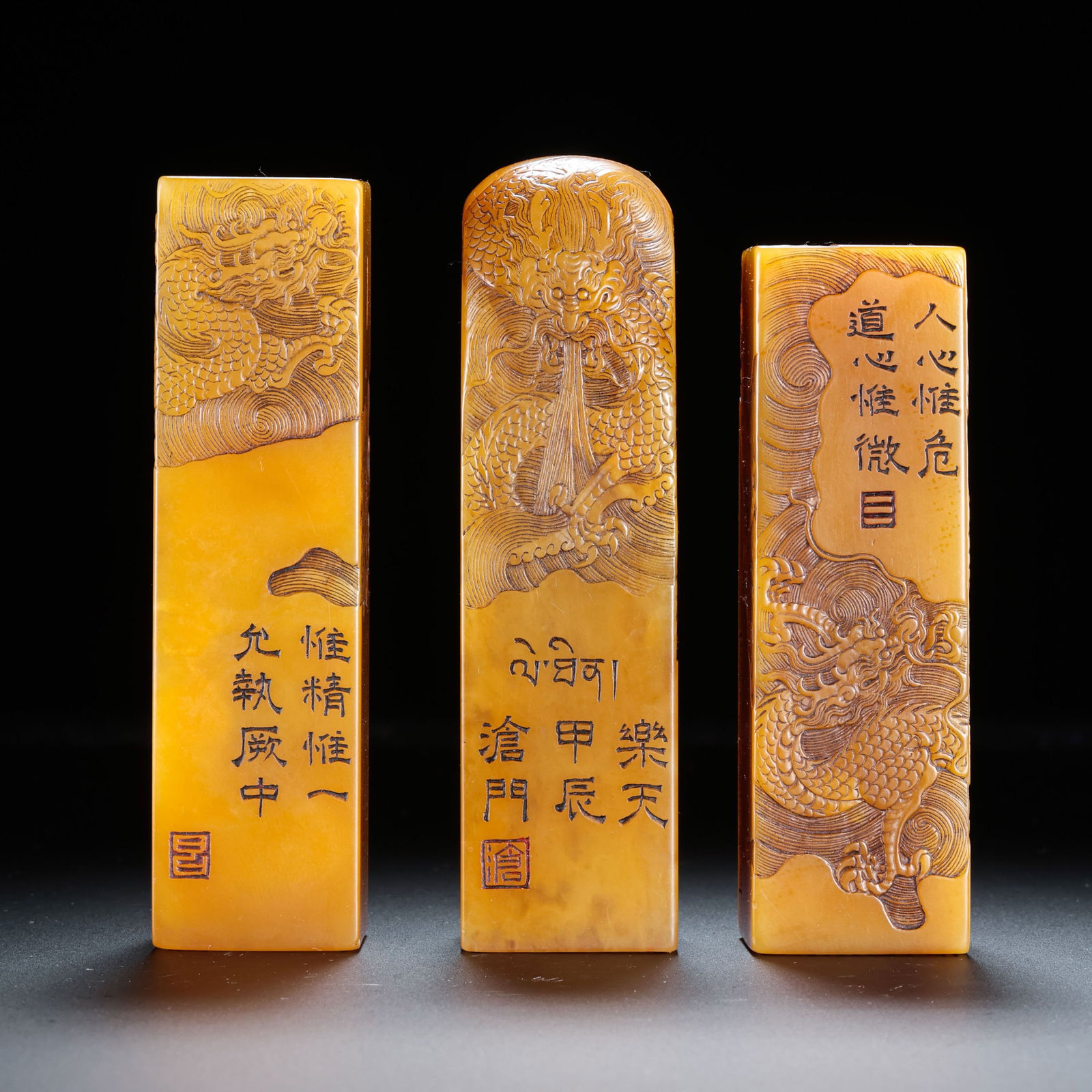 A set of Tianhuang stone seals from the Qing Dynasty, China: L. 9.8 cm. W. 2.8 cm. L. 9 cm. W. 3 cm. Weight. 515 gram.