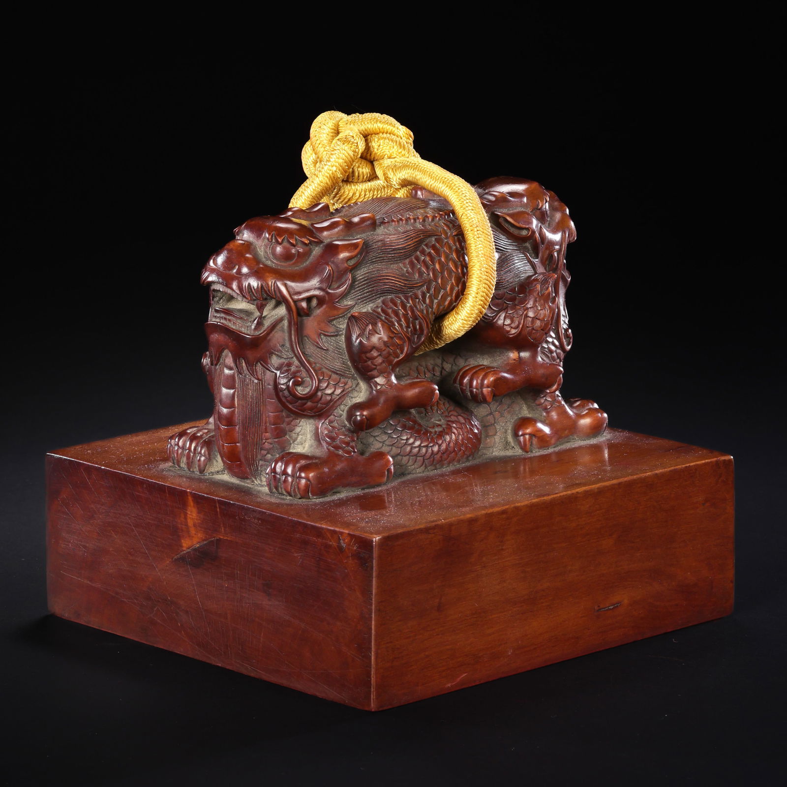 The sandalwood dragon seal with calligraphy by Emperor Qianlong of China: H. 12.5 cm. L. 14.7 cm. Weight. 1411 gram.
